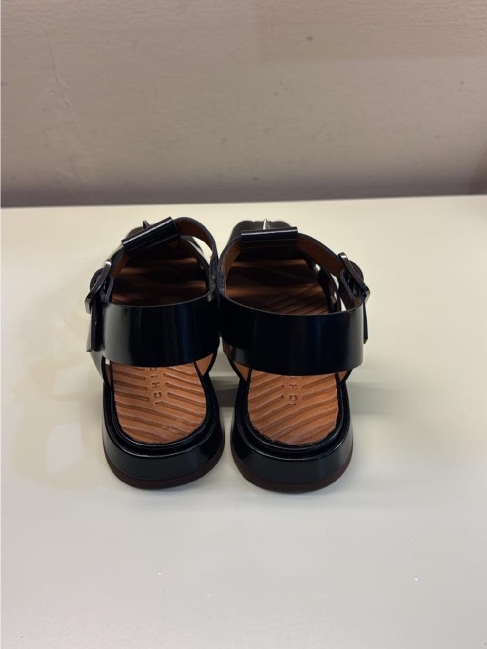 Chie Mihara Black Patent Leather Fisherman Sandals - Picture 3 of 4